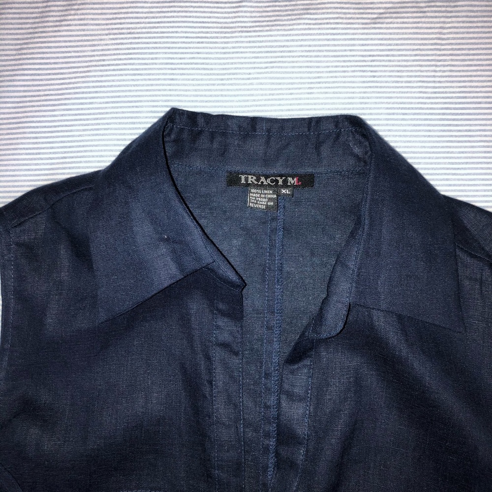 Navy blue linen sleeveless collar shirt.